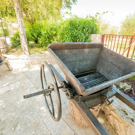 Masseria Trulli Bruni 度假居 洛科罗通多